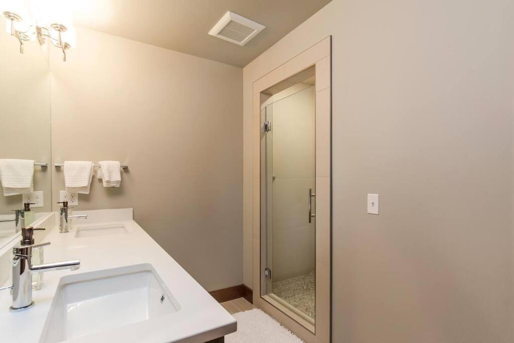 Luxury Townhome On The Park With Bridger Mtn Views 博兹曼 外观 照片